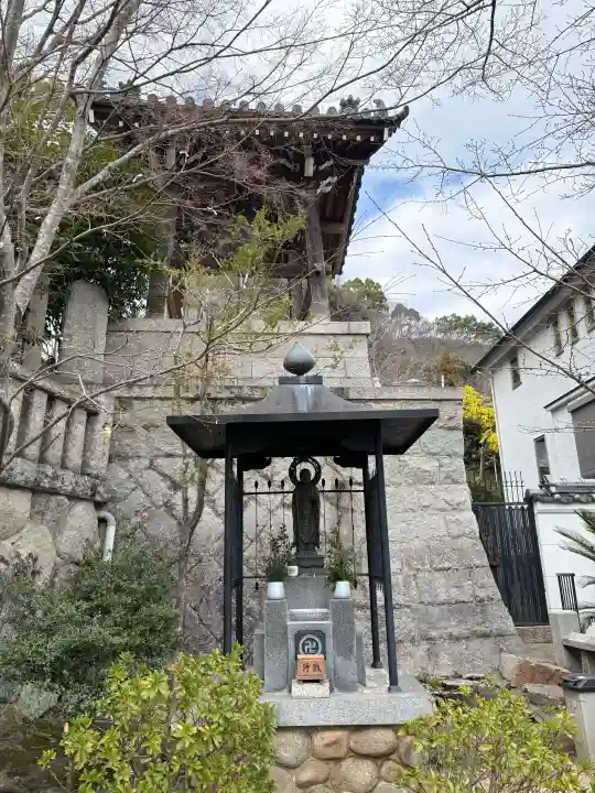 妙光院の{uncategorized: "未分類", other: "その他", undefined: "問題あり", building: "その他建物", grave: "お墓", sacred_gate: "鳥居", guardian: "狛犬", statue: "像", buddha: "仏像", history: "歴史", nature: "自然", garden: "庭園", animal: "動物", pagoda: "塔", temizu: "手水舎", mountain_gate: "山門・神門", sanctuary: "本殿・本堂", subordinate: "末社・摂社", art: "芸術", scenery: "景色", jizo: "地蔵", ema: "絵馬", goshuin: "御朱印", omikuji: "おみくじ", items: "授与品その他", amulet: "お守り", goshuincho: "御朱印帳", eats: "食事", festival: "お祭り", votive_dance: "神楽", shichigosan: "七五三参", wedding: "結婚式", experience: "体験その他", initially: "初詣", around: "周辺", anti_infection: "感染症対策"}