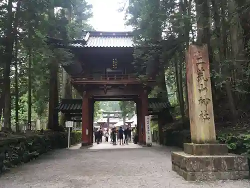 日光二荒山神社の山門