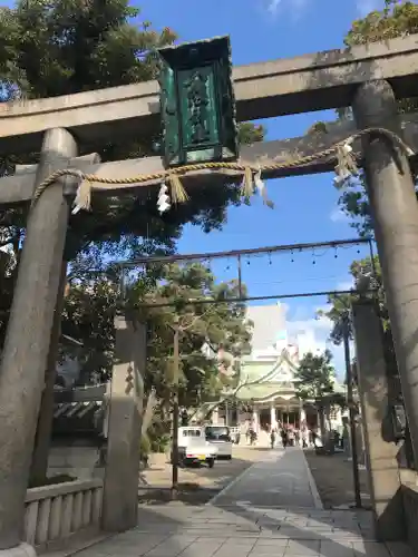 難波八阪神社の鳥居