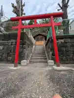 根岸町王子稲荷社の{uncategorized: "未分類", other: "その他", undefined: "問題あり", building: "その他建物", grave: "お墓", sacred_gate: "鳥居", guardian: "狛犬", statue: "像", buddha: "仏像", history: "歴史", nature: "自然", garden: "庭園", animal: "動物", pagoda: "塔", temizu: "手水舎", mountain_gate: "山門・神門", sanctuary: "本殿・本堂", subordinate: "末社・摂社", art: "芸術", scenery: "景色", jizo: "地蔵", ema: "絵馬", goshuin: "御朱印", omikuji: "おみくじ", items: "授与品その他", amulet: "お守り", goshuincho: "御朱印帳", eats: "食事", festival: "お祭り", votive_dance: "神楽", shichigosan: "七五三参", wedding: "結婚式", experience: "体験その他", initially: "初詣", around: "周辺", anti_infection: "感染症対策"}