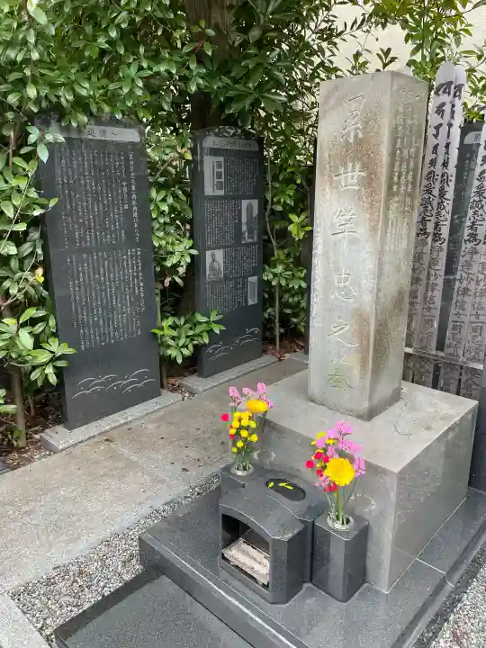 光明寺の{uncategorized: "未分類", other: "その他", undefined: "問題あり", building: "その他建物", grave: "お墓", sacred_gate: "鳥居", guardian: "狛犬", statue: "像", buddha: "仏像", history: "歴史", nature: "自然", garden: "庭園", animal: "動物", pagoda: "塔", temizu: "手水舎", mountain_gate: "山門・神門", sanctuary: "本殿・本堂", subordinate: "末社・摂社", art: "芸術", scenery: "景色", jizo: "地蔵", ema: "絵馬", goshuin: "御朱印", omikuji: "おみくじ", items: "授与品その他", amulet: "お守り", goshuincho: "御朱印帳", eats: "食事", festival: "お祭り", votive_dance: "神楽", shichigosan: "七五三参", wedding: "結婚式", experience: "体験その他", initially: "初詣", around: "周辺", anti_infection: "感染症対策"}