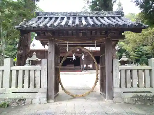 由加神社（和気由加神社）の山門