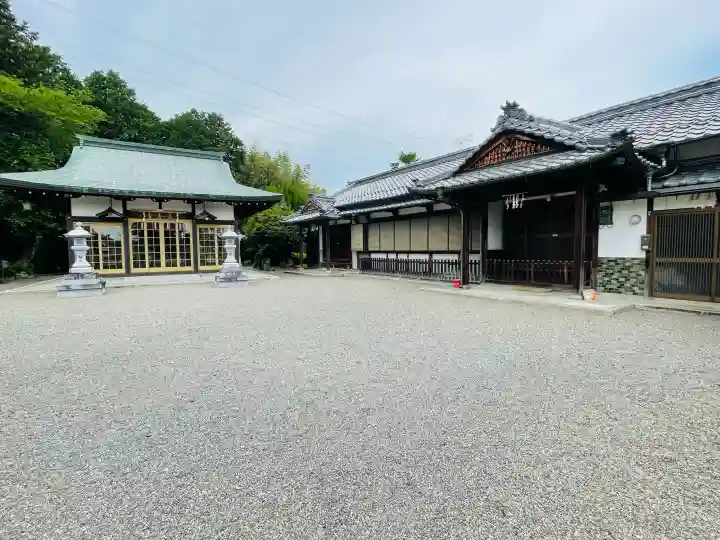 八坂神社の{uncategorized: "未分類", other: "その他", undefined: "問題あり", building: "その他建物", grave: "お墓", sacred_gate: "鳥居", guardian: "狛犬", statue: "像", buddha: "仏像", history: "歴史", nature: "自然", garden: "庭園", animal: "動物", pagoda: "塔", temizu: "手水舎", mountain_gate: "山門・神門", sanctuary: "本殿・本堂", subordinate: "末社・摂社", art: "芸術", scenery: "景色", jizo: "地蔵", ema: "絵馬", goshuin: "御朱印", omikuji: "おみくじ", items: "授与品その他", amulet: "お守り", goshuincho: "御朱印帳", eats: "食事", festival: "お祭り", votive_dance: "神楽", shichigosan: "七五三参", wedding: "結婚式", experience: "体験その他", initially: "初詣", around: "周辺", anti_infection: "感染症対策"}