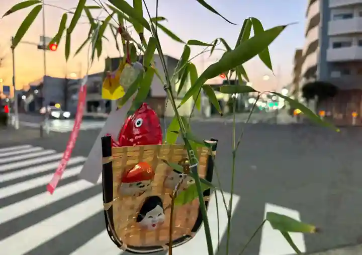 平塚三嶋神社の{uncategorized: "未分類", other: "その他", undefined: "問題あり", building: "その他建物", grave: "お墓", sacred_gate: "鳥居", guardian: "狛犬", statue: "像", buddha: "仏像", history: "歴史", nature: "自然", garden: "庭園", animal: "動物", pagoda: "塔", temizu: "手水舎", mountain_gate: "山門・神門", sanctuary: "本殿・本堂", subordinate: "末社・摂社", art: "芸術", scenery: "景色", jizo: "地蔵", ema: "絵馬", goshuin: "御朱印", omikuji: "おみくじ", items: "授与品その他", amulet: "お守り", goshuincho: "御朱印帳", eats: "食事", festival: "お祭り", votive_dance: "神楽", shichigosan: "七五三参", wedding: "結婚式", experience: "体験その他", initially: "初詣", around: "周辺", anti_infection: "感染症対策"}