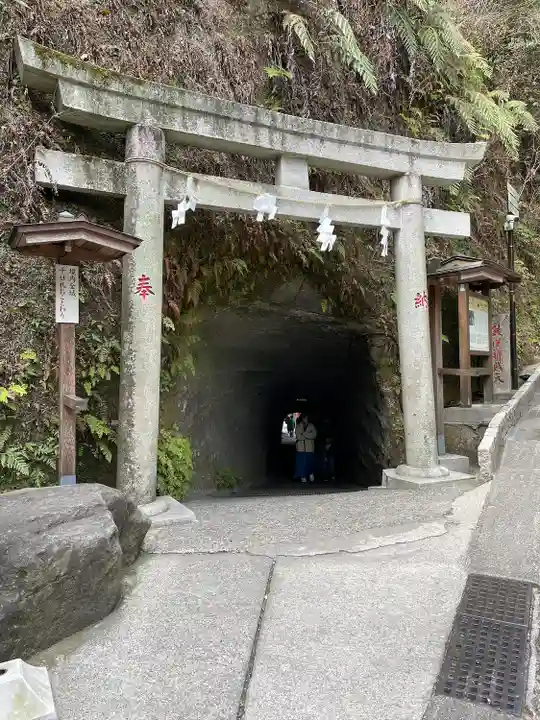 銭洗弁財天宇賀福神社(神奈川県)