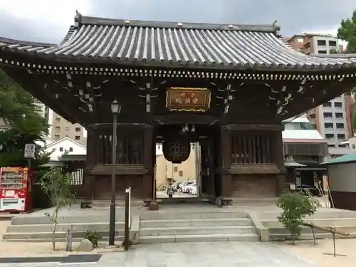 櫛田神社の山門