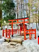 華厳神社の{uncategorized: "未分類", other: "その他", undefined: "問題あり", building: "その他建物", grave: "お墓", sacred_gate: "鳥居", guardian: "狛犬", statue: "像", buddha: "仏像", history: "歴史", nature: "自然", garden: "庭園", animal: "動物", pagoda: "塔", temizu: "手水舎", mountain_gate: "山門・神門", sanctuary: "本殿・本堂", subordinate: "末社・摂社", art: "芸術", scenery: "景色", jizo: "地蔵", ema: "絵馬", goshuin: "御朱印", omikuji: "おみくじ", items: "授与品その他", amulet: "お守り", goshuincho: "御朱印帳", eats: "食事", festival: "お祭り", votive_dance: "神楽", shichigosan: "七五三参", wedding: "結婚式", experience: "体験その他", initially: "初詣", around: "周辺", anti_infection: "感染症対策"}