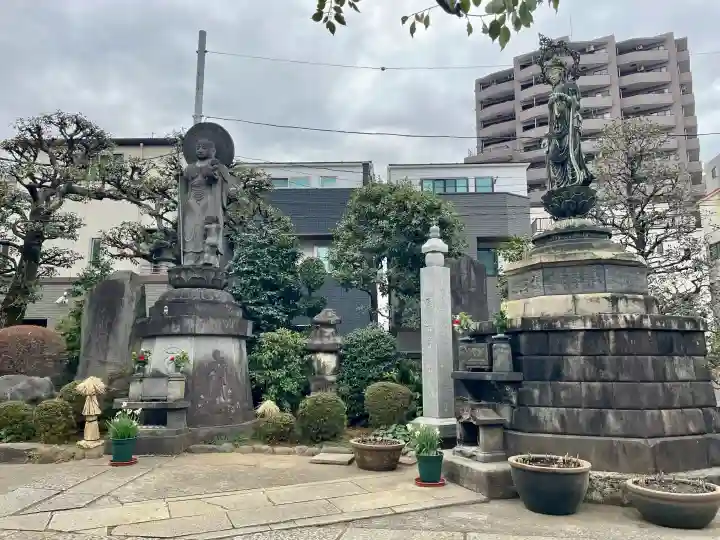 大円寺の{uncategorized: "未分類", other: "その他", undefined: "問題あり", building: "その他建物", grave: "お墓", sacred_gate: "鳥居", guardian: "狛犬", statue: "像", buddha: "仏像", history: "歴史", nature: "自然", garden: "庭園", animal: "動物", pagoda: "塔", temizu: "手水舎", mountain_gate: "山門・神門", sanctuary: "本殿・本堂", subordinate: "末社・摂社", art: "芸術", scenery: "景色", jizo: "地蔵", ema: "絵馬", goshuin: "御朱印", omikuji: "おみくじ", items: "授与品その他", amulet: "お守り", goshuincho: "御朱印帳", eats: "食事", festival: "お祭り", votive_dance: "神楽", shichigosan: "七五三参", wedding: "結婚式", experience: "体験その他", initially: "初詣", around: "周辺", anti_infection: "感染症対策"}