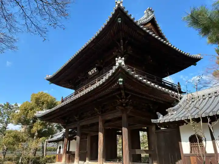 建仁寺(建仁禅寺)の{uncategorized: "未分類", other: "その他", undefined: "問題あり", building: "その他建物", grave: "お墓", sacred_gate: "鳥居", guardian: "狛犬", statue: "像", buddha: "仏像", history: "歴史", nature: "自然", garden: "庭園", animal: "動物", pagoda: "塔", temizu: "手水舎", mountain_gate: "山門・神門", sanctuary: "本殿・本堂", subordinate: "末社・摂社", art: "芸術", scenery: "景色", jizo: "地蔵", ema: "絵馬", goshuin: "御朱印", omikuji: "おみくじ", items: "授与品その他", amulet: "お守り", goshuincho: "御朱印帳", eats: "食事", festival: "お祭り", votive_dance: "神楽", shichigosan: "七五三参", wedding: "結婚式", experience: "体験その他", initially: "初詣", around: "周辺", anti_infection: "感染症対策"}