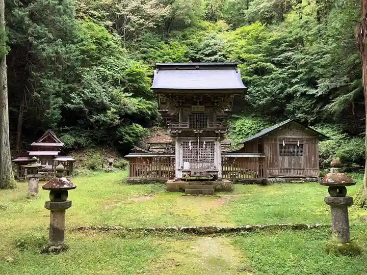塩野神社の本殿・本堂