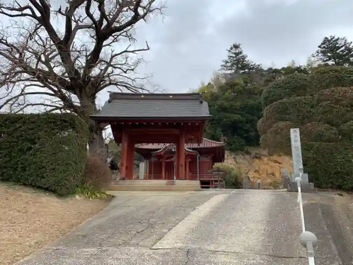 寳泉寺の山門・神門