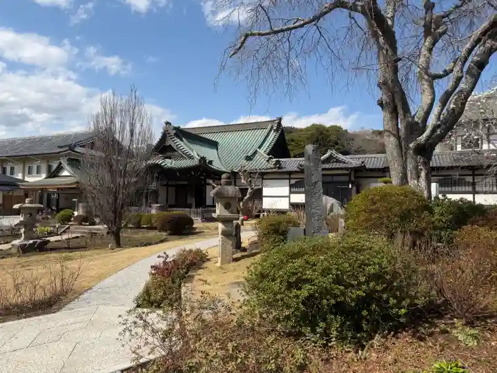 時宗総本山 遊行寺(正式:清浄光寺)の{uncategorized: "未分類", other: "その他", undefined: "問題あり", building: "その他建物", grave: "お墓", sacred_gate: "鳥居", guardian: "狛犬", statue: "像", buddha: "仏像", history: "歴史", nature: "自然", garden: "庭園", animal: "動物", pagoda: "塔", temizu: "手水舎", mountain_gate: "山門・神門", sanctuary: "本殿・本堂", subordinate: "末社・摂社", art: "芸術", scenery: "景色", jizo: "地蔵", ema: "絵馬", goshuin: "御朱印", omikuji: "おみくじ", items: "授与品その他", amulet: "お守り", goshuincho: "御朱印帳", eats: "食事", festival: "お祭り", votive_dance: "神楽", shichigosan: "七五三参", wedding: "結婚式", experience: "体験その他", initially: "初詣", around: "周辺", anti_infection: "感染症対策"}