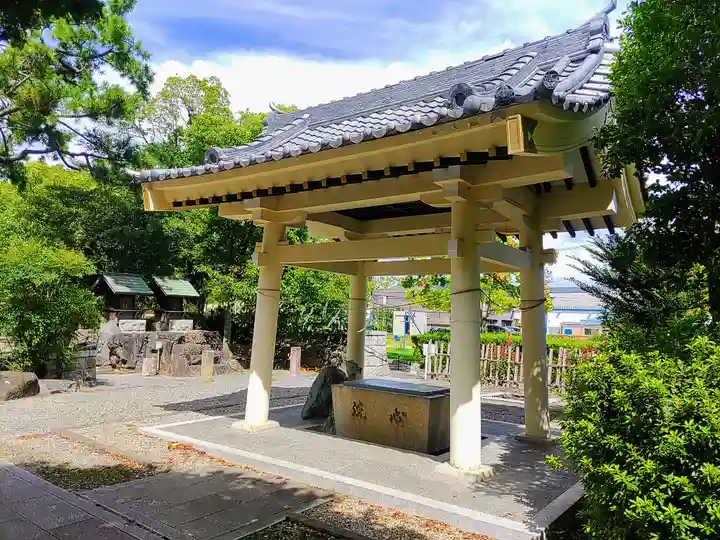 八幡神社(服部八幡神社)の手水舎