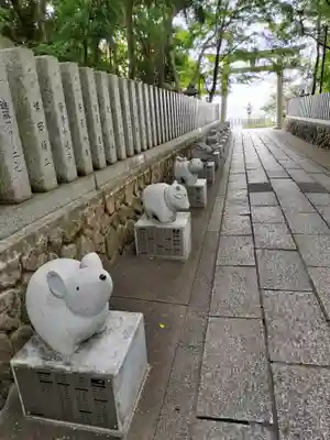 保久良神社の像