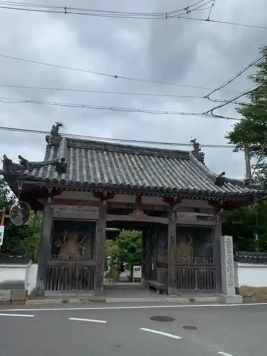 穴太寺の山門