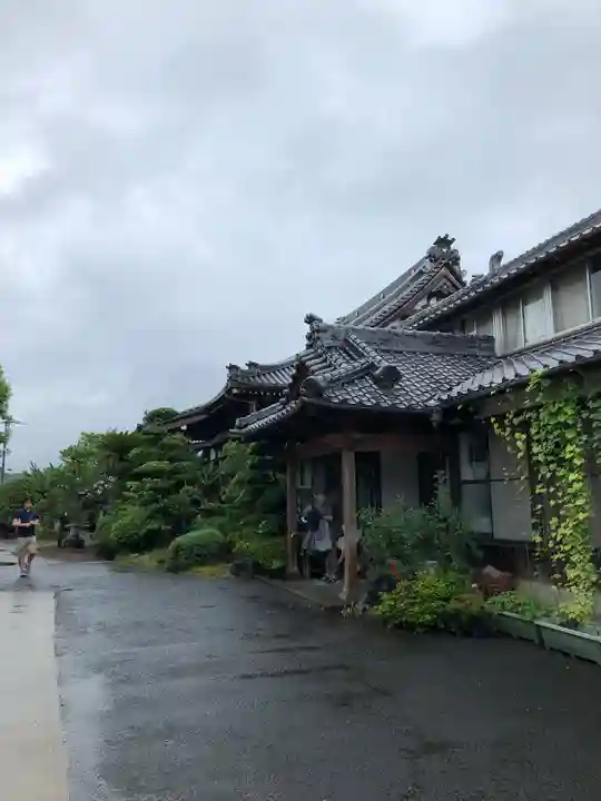 願心寺の本殿・本堂