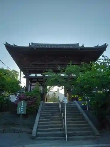 當麻寺の山門