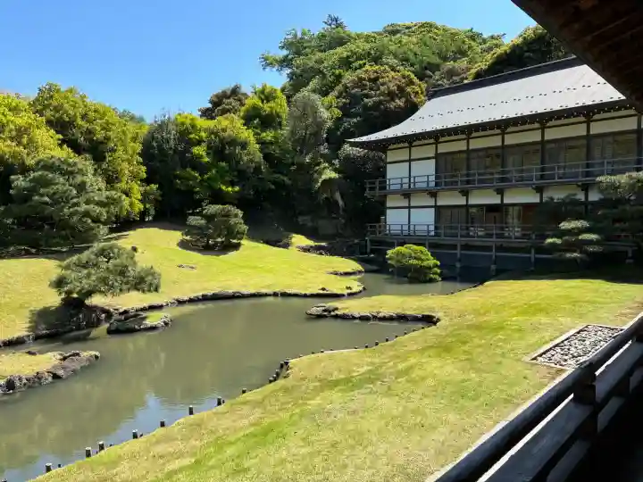 建長寺の{uncategorized: "未分類", other: "その他", undefined: "問題あり", building: "その他建物", grave: "お墓", sacred_gate: "鳥居", guardian: "狛犬", statue: "像", buddha: "仏像", history: "歴史", nature: "自然", garden: "庭園", animal: "動物", pagoda: "塔", temizu: "手水舎", mountain_gate: "山門・神門", sanctuary: "本殿・本堂", subordinate: "末社・摂社", art: "芸術", scenery: "景色", jizo: "地蔵", ema: "絵馬", goshuin: "御朱印", omikuji: "おみくじ", items: "授与品その他", amulet: "お守り", goshuincho: "御朱印帳", eats: "食事", festival: "お祭り", votive_dance: "神楽", shichigosan: "七五三参", wedding: "結婚式", experience: "体験その他", initially: "初詣", around: "周辺", anti_infection: "感染症対策"}