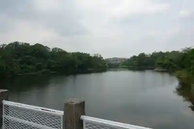 あやめ池神社の周辺