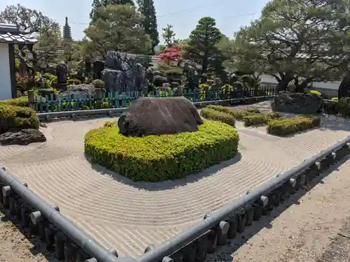 愚渓寺の庭園