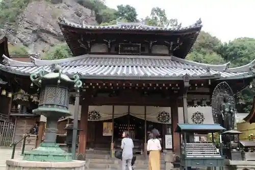 宝山寺の本殿