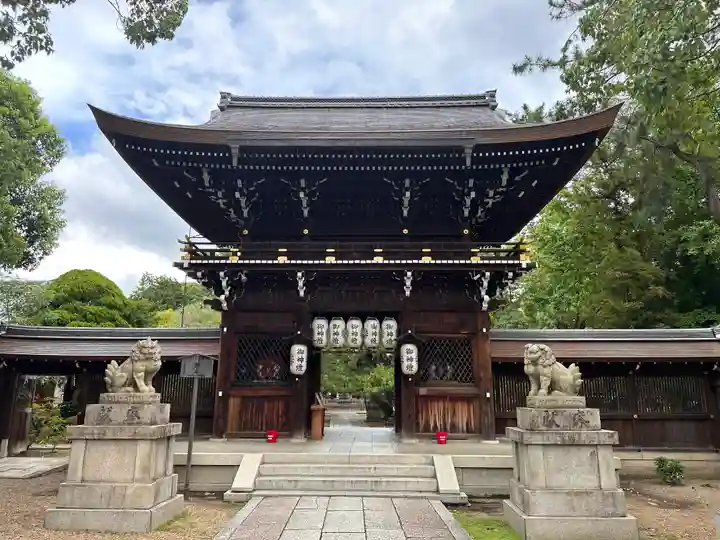 御霊神社(上御霊神社)の山門・神門