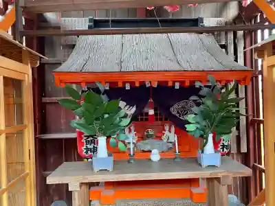 稲荷神社(川辺)の{uncategorized: "未分類", other: "その他", undefined: "問題あり", building: "その他建物", grave: "お墓", sacred_gate: "鳥居", guardian: "狛犬", statue: "像", buddha: "仏像", history: "歴史", nature: "自然", garden: "庭園", animal: "動物", pagoda: "塔", temizu: "手水舎", mountain_gate: "山門・神門", sanctuary: "本殿・本堂", subordinate: "末社・摂社", art: "芸術", scenery: "景色", jizo: "地蔵", ema: "絵馬", goshuin: "御朱印", omikuji: "おみくじ", items: "授与品その他", amulet: "お守り", goshuincho: "御朱印帳", eats: "食事", festival: "お祭り", votive_dance: "神楽", shichigosan: "七五三参", wedding: "結婚式", experience: "体験その他", initially: "初詣", around: "周辺", anti_infection: "感染症対策"}