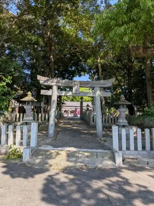 伏見稲荷神社の{uncategorized: "未分類", other: "その他", undefined: "問題あり", building: "その他建物", grave: "お墓", sacred_gate: "鳥居", guardian: "狛犬", statue: "像", buddha: "仏像", history: "歴史", nature: "自然", garden: "庭園", animal: "動物", pagoda: "塔", temizu: "手水舎", mountain_gate: "山門・神門", sanctuary: "本殿・本堂", subordinate: "末社・摂社", art: "芸術", scenery: "景色", jizo: "地蔵", ema: "絵馬", goshuin: "御朱印", omikuji: "おみくじ", items: "授与品その他", amulet: "お守り", goshuincho: "御朱印帳", eats: "食事", festival: "お祭り", votive_dance: "神楽", shichigosan: "七五三参", wedding: "結婚式", experience: "体験その他", initially: "初詣", around: "周辺", anti_infection: "感染症対策"}