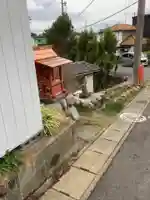 地蔵、小社の本殿・本堂