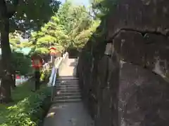 穴八幡宮の建物その他