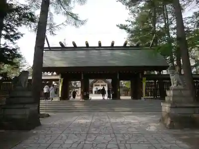 帯廣神社の山門・神門