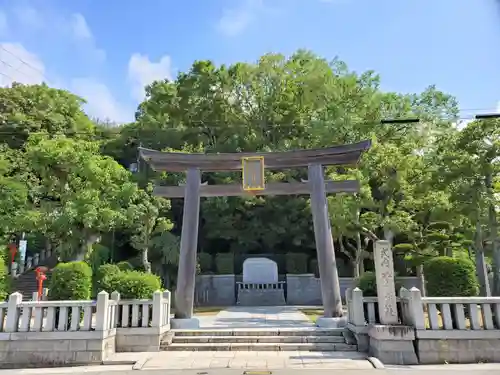 多井畑厄除八幡宮の鳥居