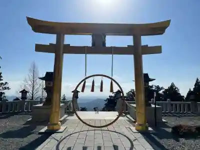 秋葉山本宮 秋葉神社 上社の{uncategorized: "未分類", other: "その他", undefined: "問題あり", building: "その他建物", grave: "お墓", sacred_gate: "鳥居", guardian: "狛犬", statue: "像", buddha: "仏像", history: "歴史", nature: "自然", garden: "庭園", animal: "動物", pagoda: "塔", temizu: "手水舎", mountain_gate: "山門・神門", sanctuary: "本殿・本堂", subordinate: "末社・摂社", art: "芸術", scenery: "景色", jizo: "地蔵", ema: "絵馬", goshuin: "御朱印", omikuji: "おみくじ", items: "授与品その他", amulet: "お守り", goshuincho: "御朱印帳", eats: "食事", festival: "お祭り", votive_dance: "神楽", shichigosan: "七五三参", wedding: "結婚式", experience: "体験その他", initially: "初詣", around: "周辺", anti_infection: "感染症対策"}