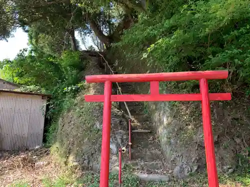 神社（名称不明）の鳥居