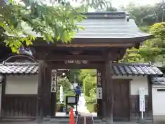 松嶺院の山門