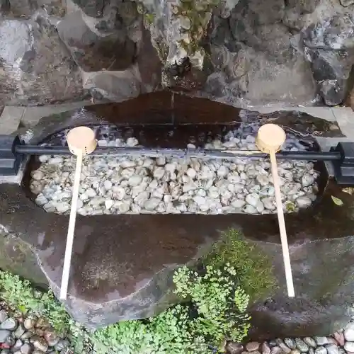 三崎稲荷神社の手水舎