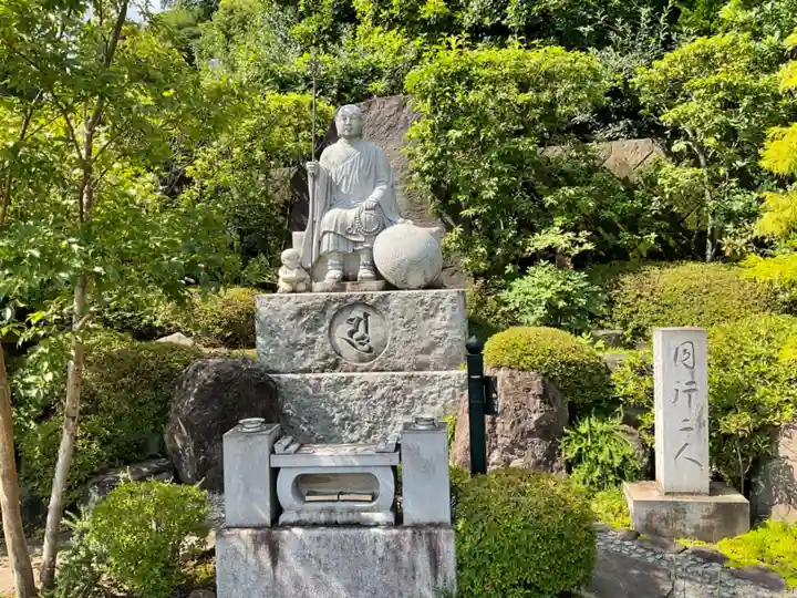 千手院の像