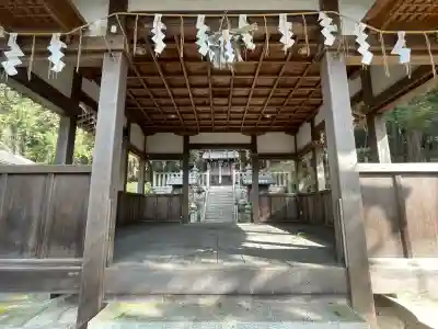 諏訪神社の{uncategorized: "未分類", other: "その他", undefined: "問題あり", building: "その他建物", grave: "お墓", sacred_gate: "鳥居", guardian: "狛犬", statue: "像", buddha: "仏像", history: "歴史", nature: "自然", garden: "庭園", animal: "動物", pagoda: "塔", temizu: "手水舎", mountain_gate: "山門・神門", sanctuary: "本殿・本堂", subordinate: "末社・摂社", art: "芸術", scenery: "景色", jizo: "地蔵", ema: "絵馬", goshuin: "御朱印", omikuji: "おみくじ", items: "授与品その他", amulet: "お守り", goshuincho: "御朱印帳", eats: "食事", festival: "お祭り", votive_dance: "神楽", shichigosan: "七五三参", wedding: "結婚式", experience: "体験その他", initially: "初詣", around: "周辺", anti_infection: "感染症対策"}