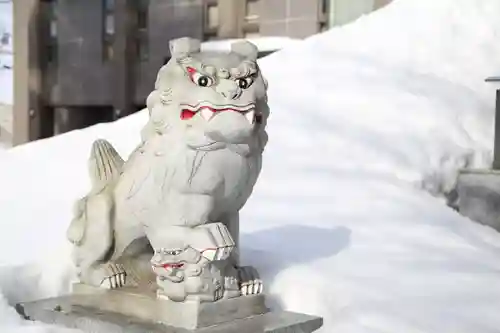 信濃神社の狛犬