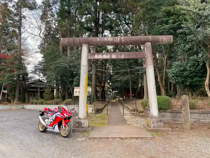 中氷川神社の鳥居