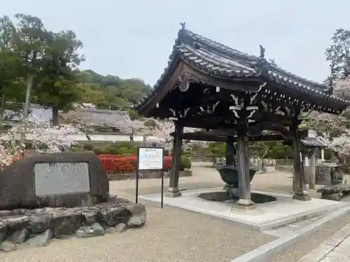 粉河寺の{uncategorized: "未分類", other: "その他", undefined: "問題あり", building: "その他建物", grave: "お墓", sacred_gate: "鳥居", guardian: "狛犬", statue: "像", buddha: "仏像", history: "歴史", nature: "自然", garden: "庭園", animal: "動物", pagoda: "塔", temizu: "手水舎", mountain_gate: "山門・神門", sanctuary: "本殿・本堂", subordinate: "末社・摂社", art: "芸術", scenery: "景色", jizo: "地蔵", ema: "絵馬", goshuin: "御朱印", omikuji: "おみくじ", items: "授与品その他", amulet: "お守り", goshuincho: "御朱印帳", eats: "食事", festival: "お祭り", votive_dance: "神楽", shichigosan: "七五三参", wedding: "結婚式", experience: "体験その他", initially: "初詣", around: "周辺", anti_infection: "感染症対策"}