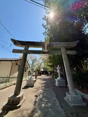 長島神社の{uncategorized: "未分類", other: "その他", undefined: "問題あり", building: "その他建物", grave: "お墓", sacred_gate: "鳥居", guardian: "狛犬", statue: "像", buddha: "仏像", history: "歴史", nature: "自然", garden: "庭園", animal: "動物", pagoda: "塔", temizu: "手水舎", mountain_gate: "山門・神門", sanctuary: "本殿・本堂", subordinate: "末社・摂社", art: "芸術", scenery: "景色", jizo: "地蔵", ema: "絵馬", goshuin: "御朱印", omikuji: "おみくじ", items: "授与品その他", amulet: "お守り", goshuincho: "御朱印帳", eats: "食事", festival: "お祭り", votive_dance: "神楽", shichigosan: "七五三参", wedding: "結婚式", experience: "体験その他", initially: "初詣", around: "周辺", anti_infection: "感染症対策"}