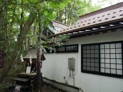 新屋山神社の本殿