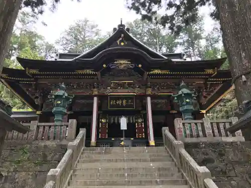 三峯神社の本殿