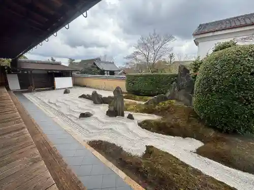 瑞峯院の{uncategorized: "未分類", other: "その他", undefined: "問題あり", building: "その他建物", grave: "お墓", sacred_gate: "鳥居", guardian: "狛犬", statue: "像", buddha: "仏像", history: "歴史", nature: "自然", garden: "庭園", animal: "動物", pagoda: "塔", temizu: "手水舎", mountain_gate: "山門・神門", sanctuary: "本殿・本堂", subordinate: "末社・摂社", art: "芸術", scenery: "景色", jizo: "地蔵", ema: "絵馬", goshuin: "御朱印", omikuji: "おみくじ", items: "授与品その他", amulet: "お守り", goshuincho: "御朱印帳", eats: "食事", festival: "お祭り", votive_dance: "神楽", shichigosan: "七五三参", wedding: "結婚式", experience: "体験その他", initially: "初詣", around: "周辺", anti_infection: "感染症対策"}