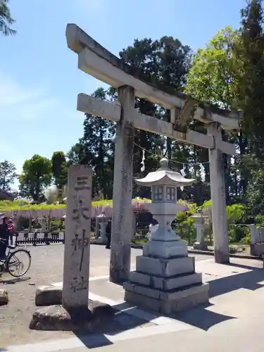 三大神社の鳥居