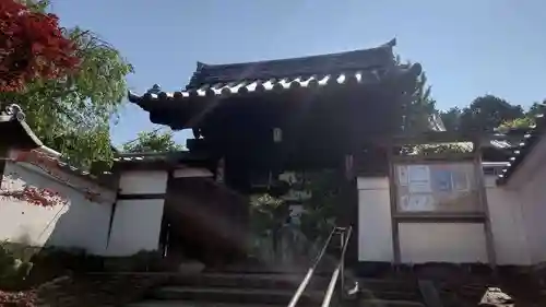 光明院（光明禅院）の山門