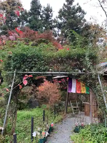 龍願寺の庭園