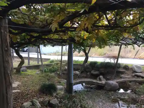 建岡神社の庭園