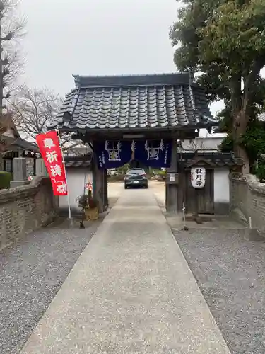 秋月寺の山門